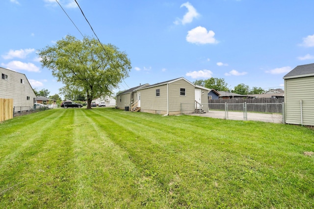 1006 Midland Ave, Columbus, OH 43223 - view of yard with entry steps
