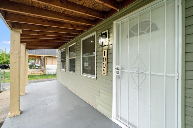 1006 Midland Ave, Columbus, OH 43223 - doorway to property with covered porch