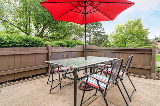 2539 Trotterslane Dr, Columbus, OH 43235 - view of patio / terrace featuring outdoor dining area