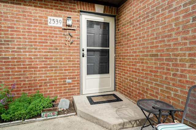2539 Trotterslane Dr, Columbus, OH 43235 - doorway to property with brick siding