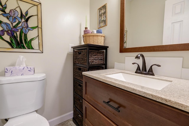 2539 Trotterslane Dr, Columbus, OH 43235 - half bath featuring baseboards, vanity, and toilet