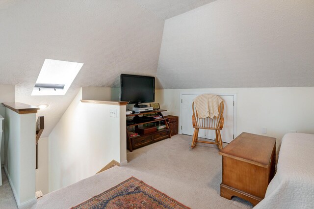 2539 Trotterslane Dr, Columbus, OH 43235 - living area with an upstairs landing, a skylight, carpet flooring, a textured ceiling, and vaulted ceiling