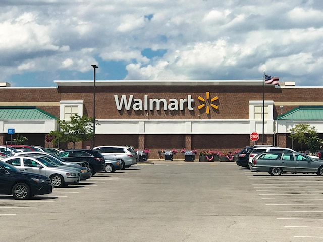 2539 Trotterslane Dr, Columbus, OH 43235 - view of commercial location featuring uncovered parking