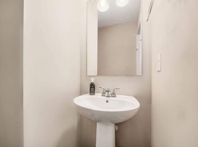 4783 Nieles Edge Dr, Columbus, OH 43232 - bathroom with a sink