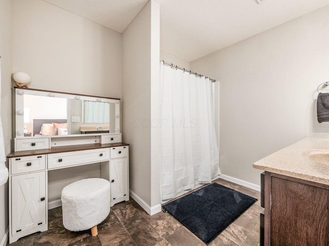 4783 Nieles Edge Dr, Columbus, OH 43232 - bathroom with vanity, baseboards, and curtained shower
