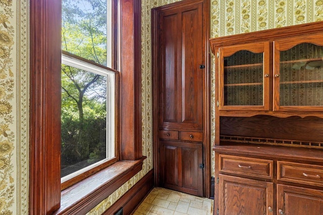 4093 State Route 257, Radnor, OH 43066 - detailed view of wallpapered walls