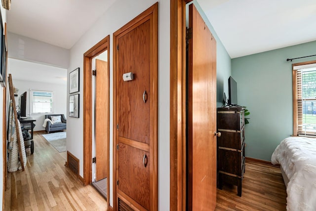 2380 Cranford Rd, Upper Arlington, OH 43221 - hallway featuring light wood-type flooring, healthy amount of natural light, and baseboards