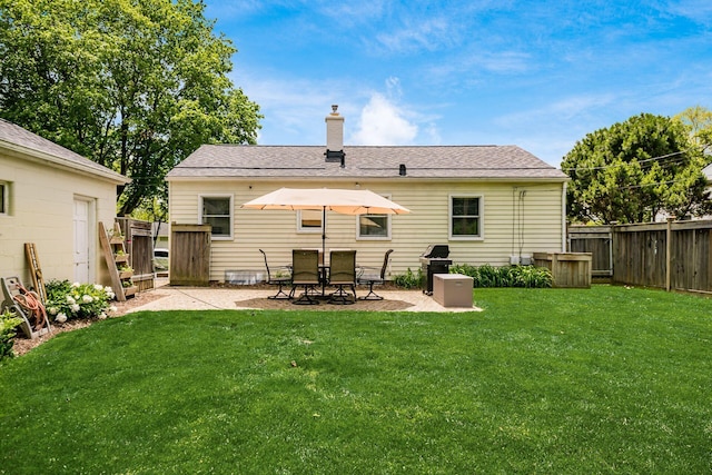 2380 Cranford Rd, Upper Arlington, OH 43221 - back of property with a chimney and a patio