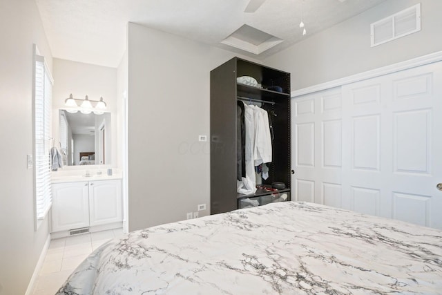 963 Delaware Ave, Columbus, OH 43201 - bedroom featuring a closet, ensuite bathroom, baseboards, a sink, and a ceiling fan