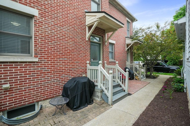 963 Delaware Ave, Columbus, OH 43201 - doorway to property featuring brick siding