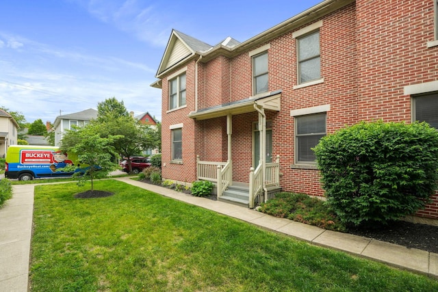 963 Delaware Ave, Columbus, OH 43201 - view of front of property featuring brick siding and a front yard