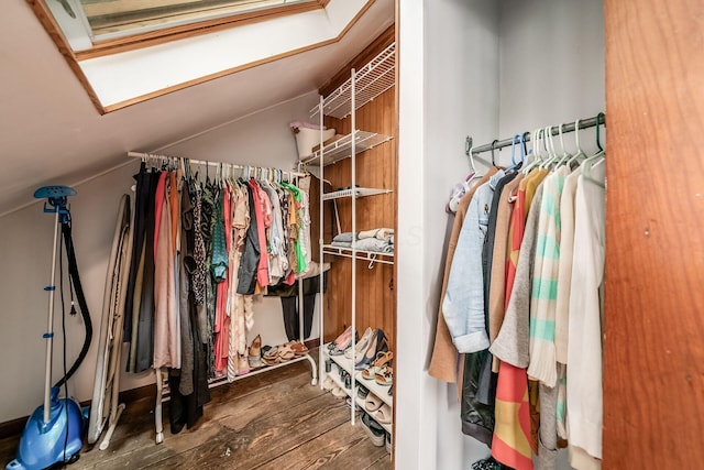 431 Glen Echo Cir, Columbus, OH 43202 - walk in closet with hardwood / wood-style flooring and vaulted ceiling