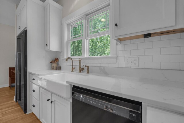 14980 Robins Rd, Johnstown, OH 43031 - kitchen with black appliances, white cabinets, decorative backsplash, a sink, and light wood-style flooring