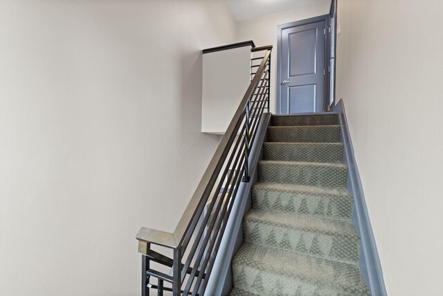 123 Aston Row Ln, Columbus, OH 43201 - view of stairway