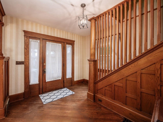 251 Summit St, Marion, OH 43302 - entrance foyer with wood finished floors, a chandelier, baseboards, and wallpapered walls