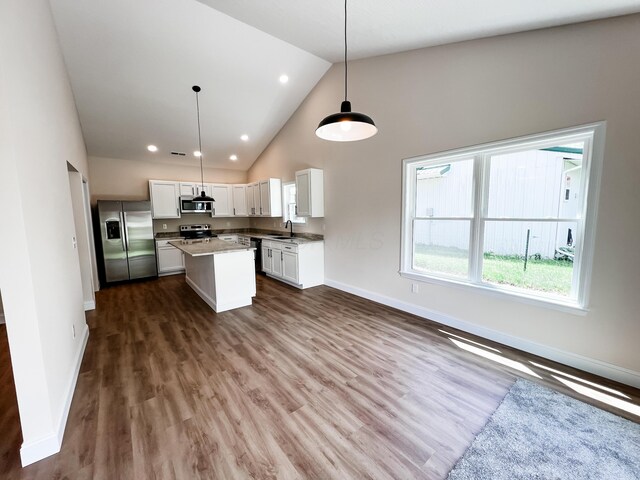 13541 Queen Rd NE, Thornville, OH 43076 - kitchen with stainless steel appliances, white cabinets, baseboards, high vaulted ceiling, and recessed lighting