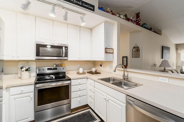 6621 Eagle Ridge Ln Unit 9C, Canal Winchester, OH 43110 - kitchen featuring appliances with stainless steel finishes, a sink, a textured ceiling, and white cabinetry