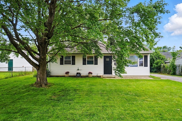 4367 San Jose Ln, Columbus, OH 43213 - view of front of home with entry steps and driveway