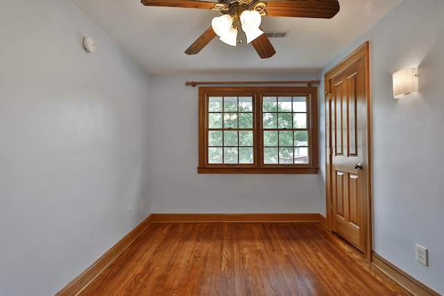 72 Glenmont Ave, Columbus, OH 43214 - unfurnished room featuring wood finished floors, ceiling fan, baseboards, and a smoke detector