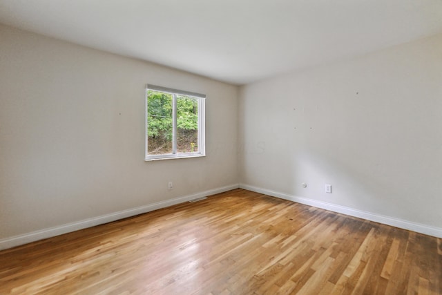 301 Fenway Rd Unit C, Columbus, OH 43214 - empty room featuring light wood-type flooring and baseboards