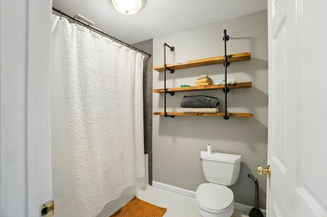 2580 Lafayette Plain City Rd, London, OH 43140 - full bathroom with toilet, shower / tub combo, and baseboards