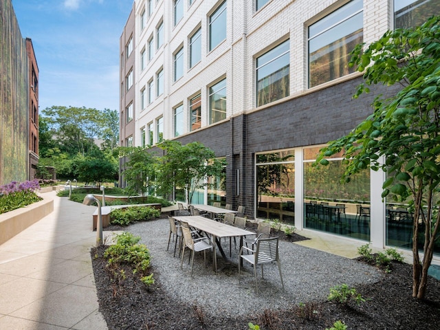 6633 Dale Dr Unit 417, Dublin, OH 43017 - view of community featuring a patio and outdoor dining area