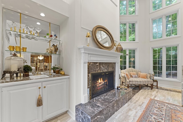 8039 Crossgate Ct S, Dublin, OH 43017 - living room with a high ceiling and a premium fireplace