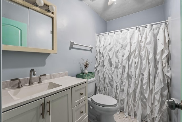 5250 Summit Rd SW, Pataskala, OH 43062 - full bath with toilet, vanity, curtained shower, and a textured ceiling