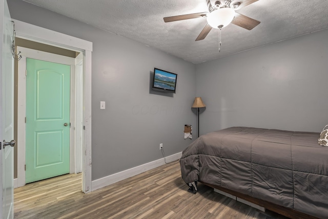 5250 Summit Rd SW, Pataskala, OH 43062 - bedroom featuring wood finished floors, a textured ceiling, baseboards, and ceiling fan