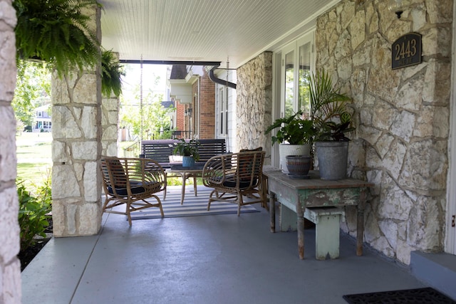 2443 Dale Ave, Columbus, OH 43209 - view of porch