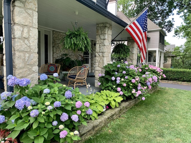 2443 Dale Ave, Columbus, OH 43209 - view of grassy yard featuring covered porch