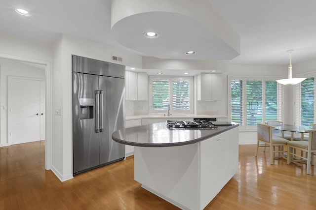 744 Old Oak Trce, Columbus, OH 43235 - kitchen featuring stainless steel appliances, white cabinetry, light wood-style floors, plenty of natural light, and recessed lighting
