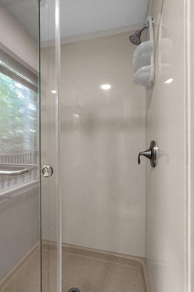 744 Old Oak Trce, Columbus, OH 43235 - bathroom featuring a stall shower