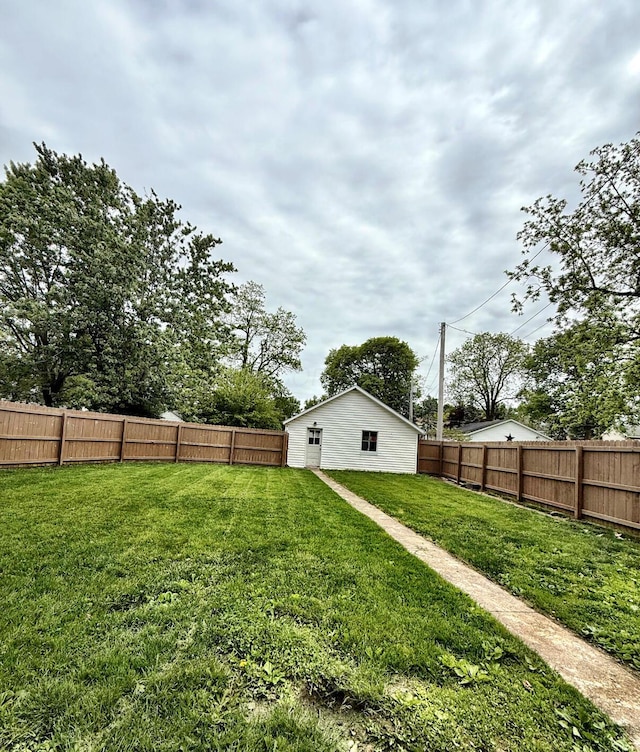 313 E Auburn Ave, Bellefontaine, OH 43311 - view of yard