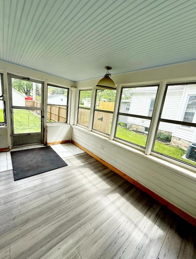 313 E Auburn Ave, Bellefontaine, OH 43311 - unfurnished sunroom with plenty of natural light