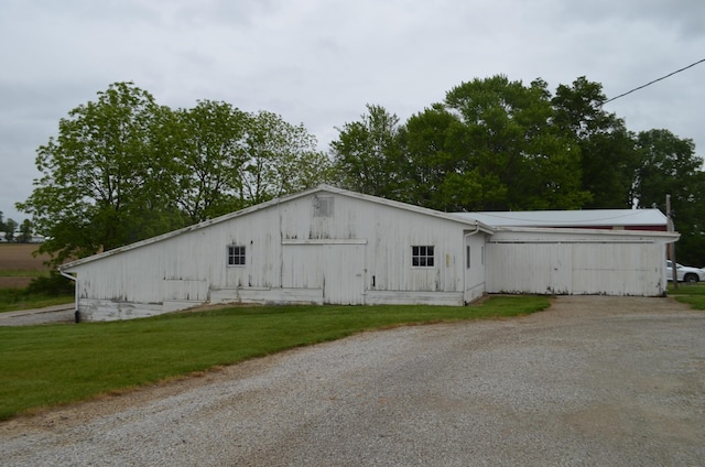5810 Bickle Church Rd NW, Pickerington, OH 43147 - view of side of home with gravel driveway and a yard