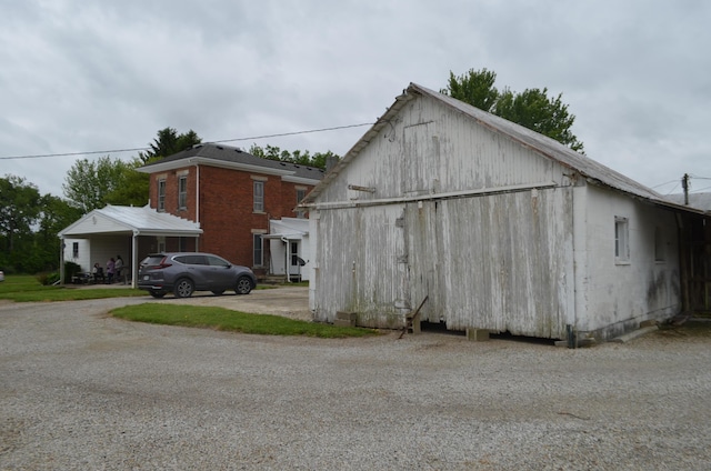 5810 Bickle Church Rd NW, Pickerington, OH 43147 - view of outbuilding featuring driveway