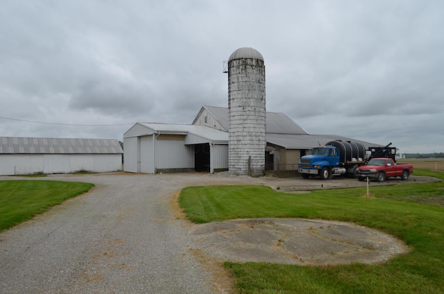 5810 Bickle Church Rd NW, Pickerington, OH 43147 - view of outbuilding with gravel driveway