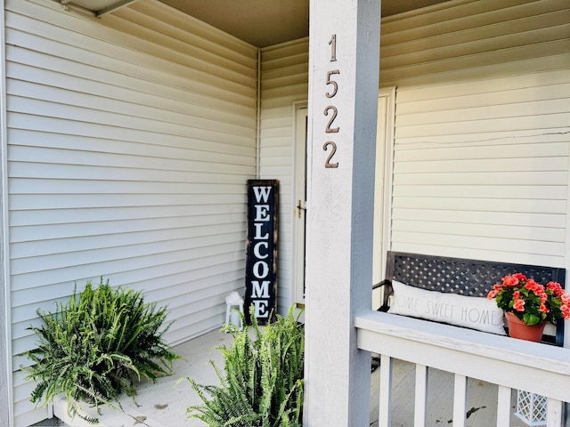 1522 E Quail Run Dr, Newark, OH 43055 - view of doorway to property