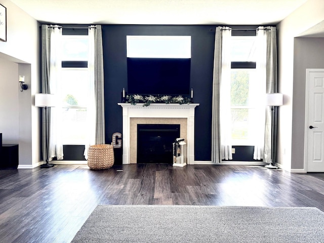 1522 E Quail Run Dr, Newark, OH 43055 - living area with a fireplace, wood finished floors, and baseboards