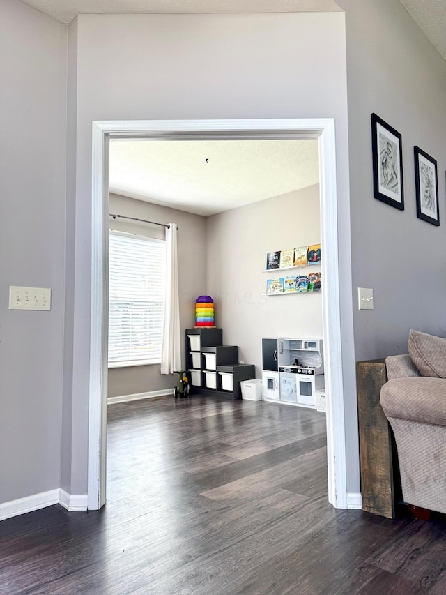 1522 E Quail Run Dr, Newark, OH 43055 - interior space featuring dark wood-style flooring and baseboards