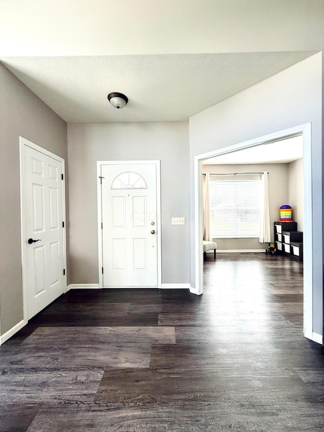1522 E Quail Run Dr, Newark, OH 43055 - entryway with wood finished floors, baseboards, and a textured ceiling