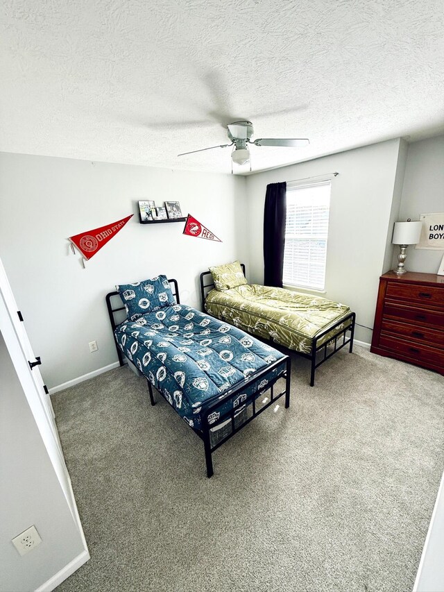 1522 E Quail Run Dr, Newark, OH 43055 - bedroom featuring carpet flooring, a textured ceiling, baseboards, and ceiling fan