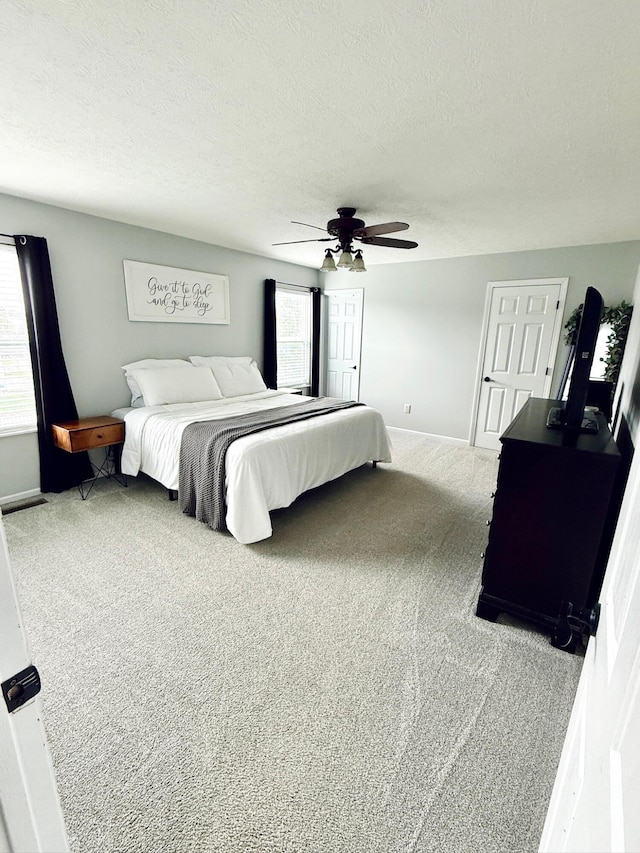 1522 E Quail Run Dr, Newark, OH 43055 - bedroom with carpet floors, baseboards, ceiling fan, and a textured ceiling