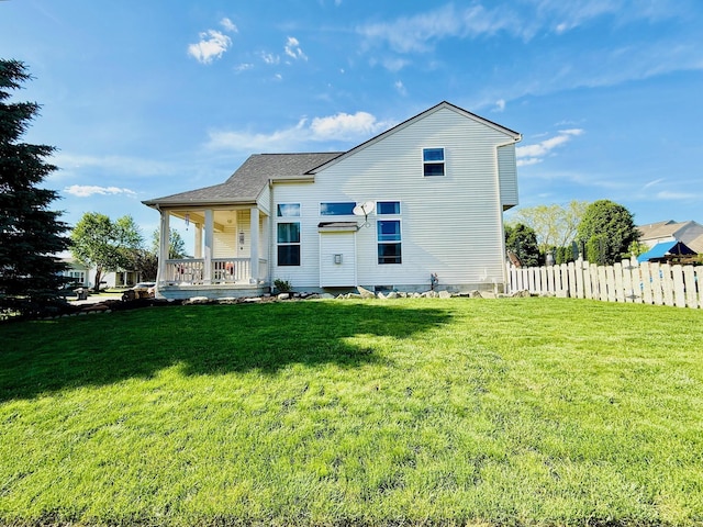 1522 E Quail Run Dr, Newark, OH 43055 - back of property featuring covered porch and roof with shingles