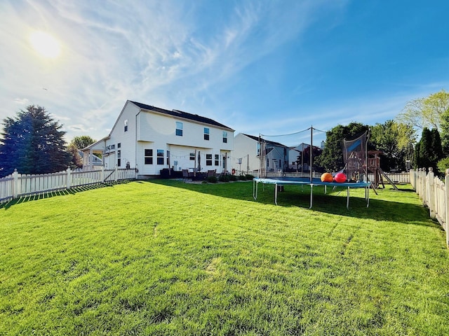 1522 E Quail Run Dr, Newark, OH 43055 - back of property with a trampoline and a playground