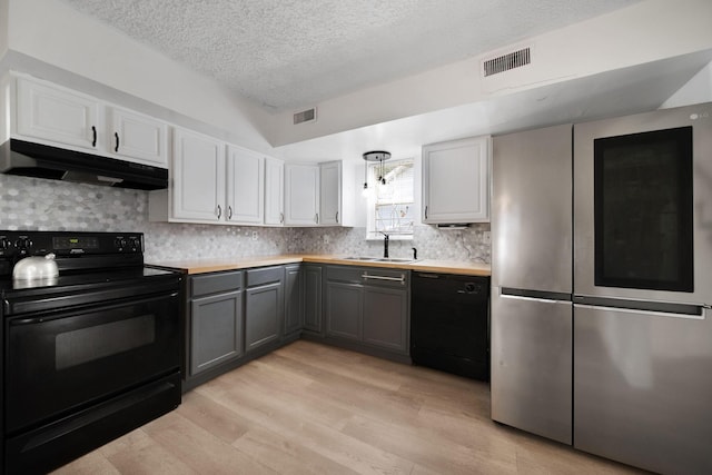 173 Highland Ave, Buckeye Lake, OH 43008 - kitchen featuring under cabinet range hood, black appliances, a sink, gray cabinetry, and a textured ceiling