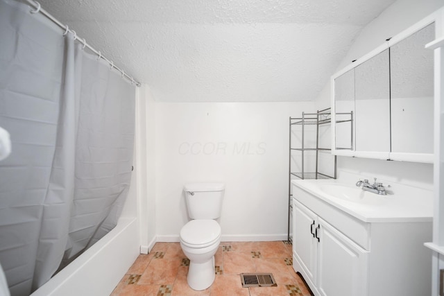 173 Highland Ave, Buckeye Lake, OH 43008 - full bathroom with vanity, a textured ceiling, shower / bath combo with shower curtain, toilet, and baseboards