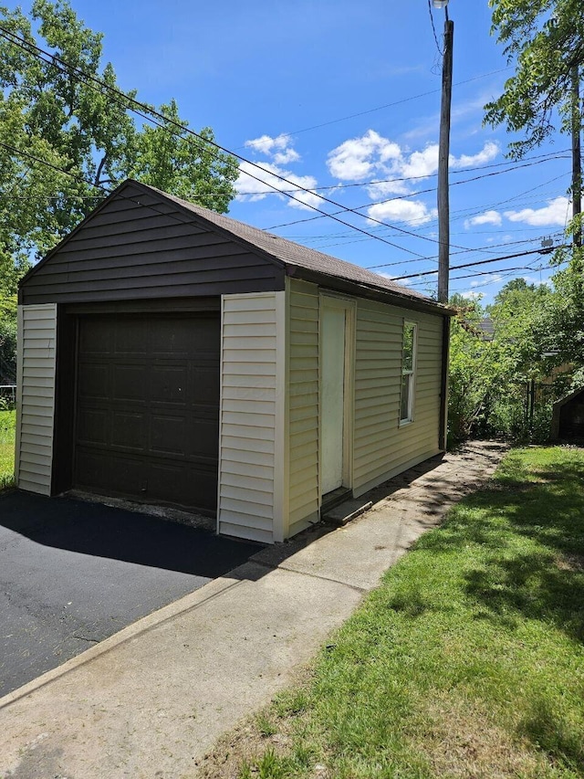2889 E 12th Ave, Columbus, OH 43219 - view of detached garage