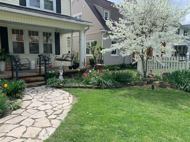 550 E Allen St, Lancaster, OH 43130 - view of yard with a porch